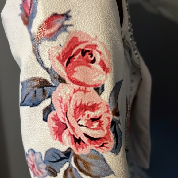 Forever 21 white faux leather jacket. Small. NWT. Smoke & pet free home. - Picture 3 of 6